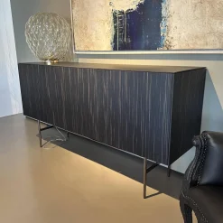 Sideboard Soma Front Relief Maron Braun Korpus Lack Rubinrot Rot Abdeckplatte Fenix Schwarz Gestell Schwarz Chrom