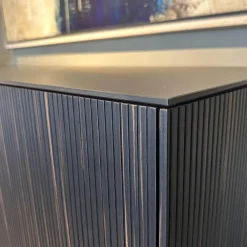 Sideboard Soma Front Relief Maron Braun Korpus Lack Rubinrot Rot Abdeckplatte Fenix Schwarz Gestell Schwarz Chrom