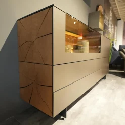 Sideboard 418T Vara Kerneiche Umato Sägerau Gebürstet Titan Grau Mit Vitrine 9612 Beleuchtung Kufen 1045 Anthrazit