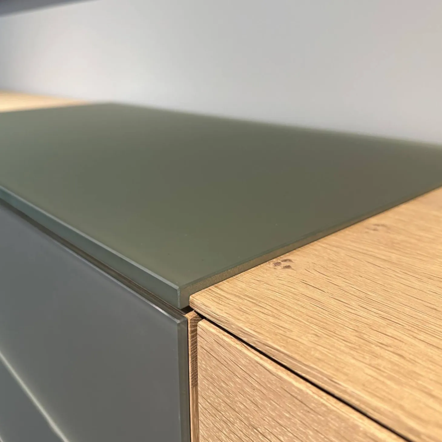 Sideboard Talio Knorrige Eiche Puro Geölt Floatglas 137 Platin Grau Matt