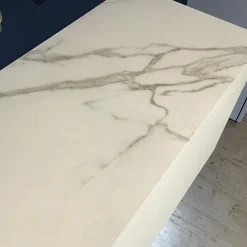 Sideboard Tetrim 981003 Lack Weiß Abdeckplatte Keramik Calacatta Weiß Mit Wandboard Und Beleuchtung