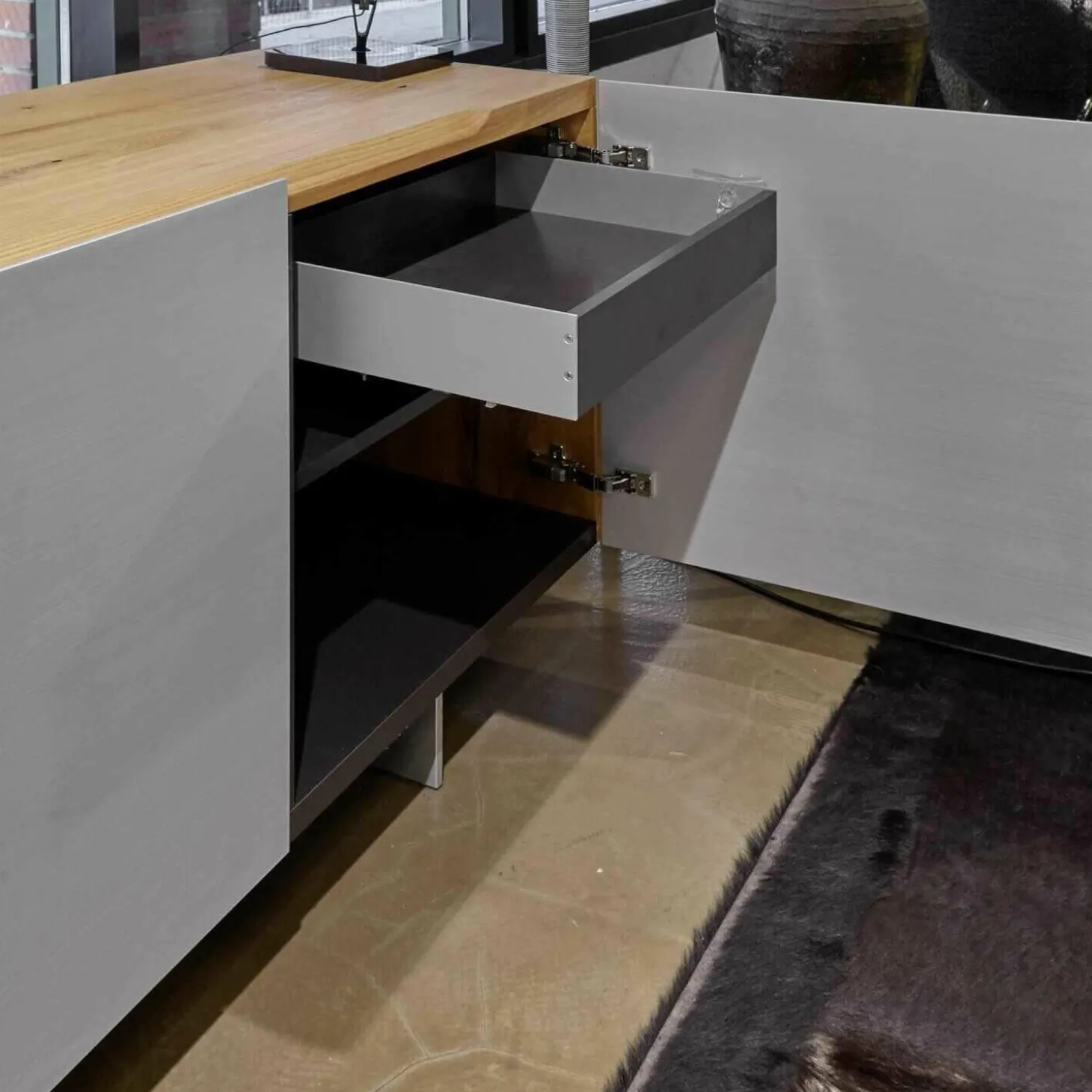 Sideboard Tix 3 Ulme Aluminium Gebürstet Eloxiert 3-Türig