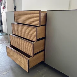 Sideboard Tratum Front Glas MO 137 Platin Matt Knorrige Eiche Natur Geölt Bareinteilung Links