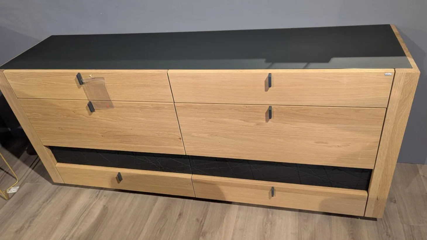 Sideboard V-Aura Eiche Geölt Akzent Lärche Schwarz mit LED-Beleuchtung
