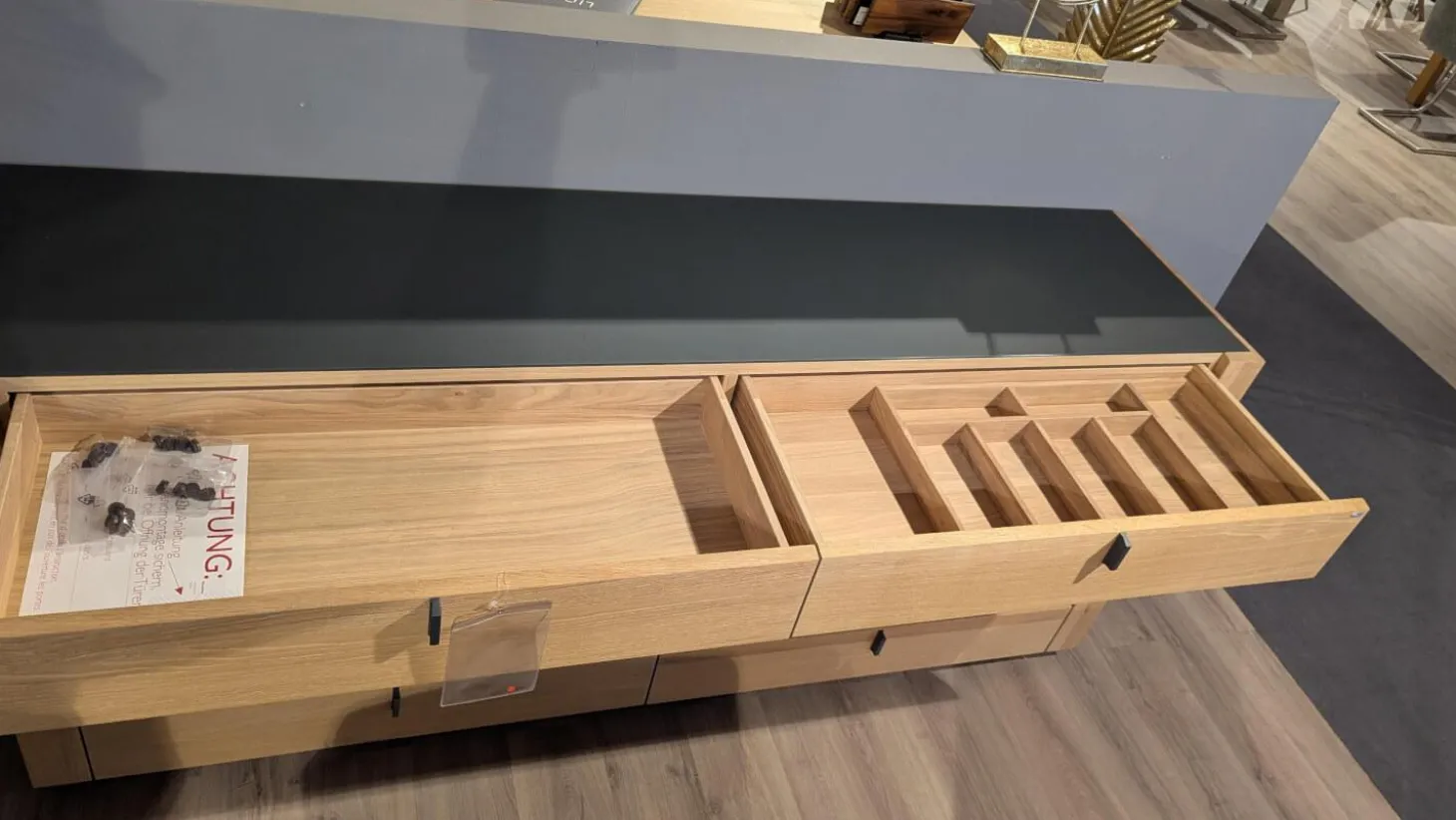 Sideboard V-Aura Eiche Geölt Akzent Lärche Schwarz mit LED-Beleuchtung