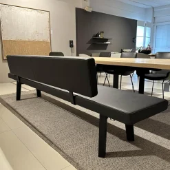 Sitzbank BB 32 Connect Leder Orient Ebony Schwarz Gestell Tiefschwarz Pulverbeschichtet Matt Füße Eiche Schwarz
