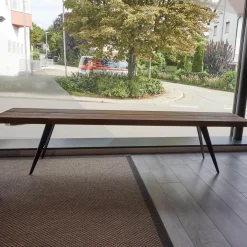 Sitzbank Talio Knorrige Eiche Rustiko Geölt Inklusive Mittelfuge Harz Ausgegossen Gestell Edelstahl Schwalben Schwarz