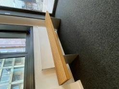 Sitzbank Tix mit Massivholzleisten Eiche Natur Geölt Gestell Aluminium Gebürstet