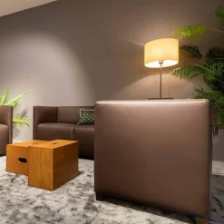 Sitzgruppe Cubica Leder Toro Café Grau Braun Füße Buche Schwarz Gebeizt