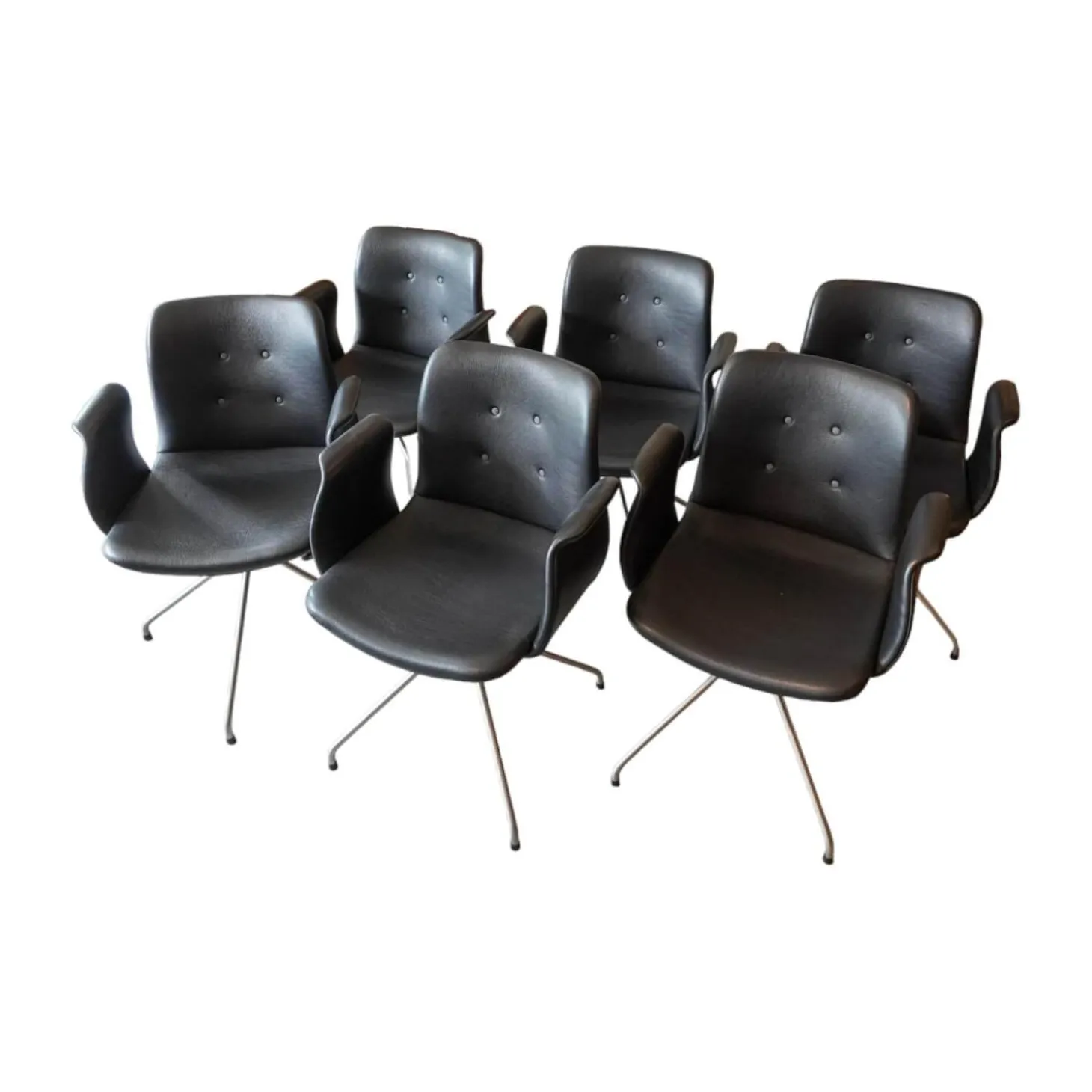 Sitzgruppe Dreharmlehnstuhl Primum Bezug Schwarzes Leder Metallgestell Pulverbeschichtet