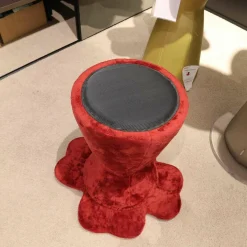 Sitzgruppe Optimist Kleeblatt Tischplatte MDF Weiß Hocker Stoff Rot Schwarz Gelb Bronze