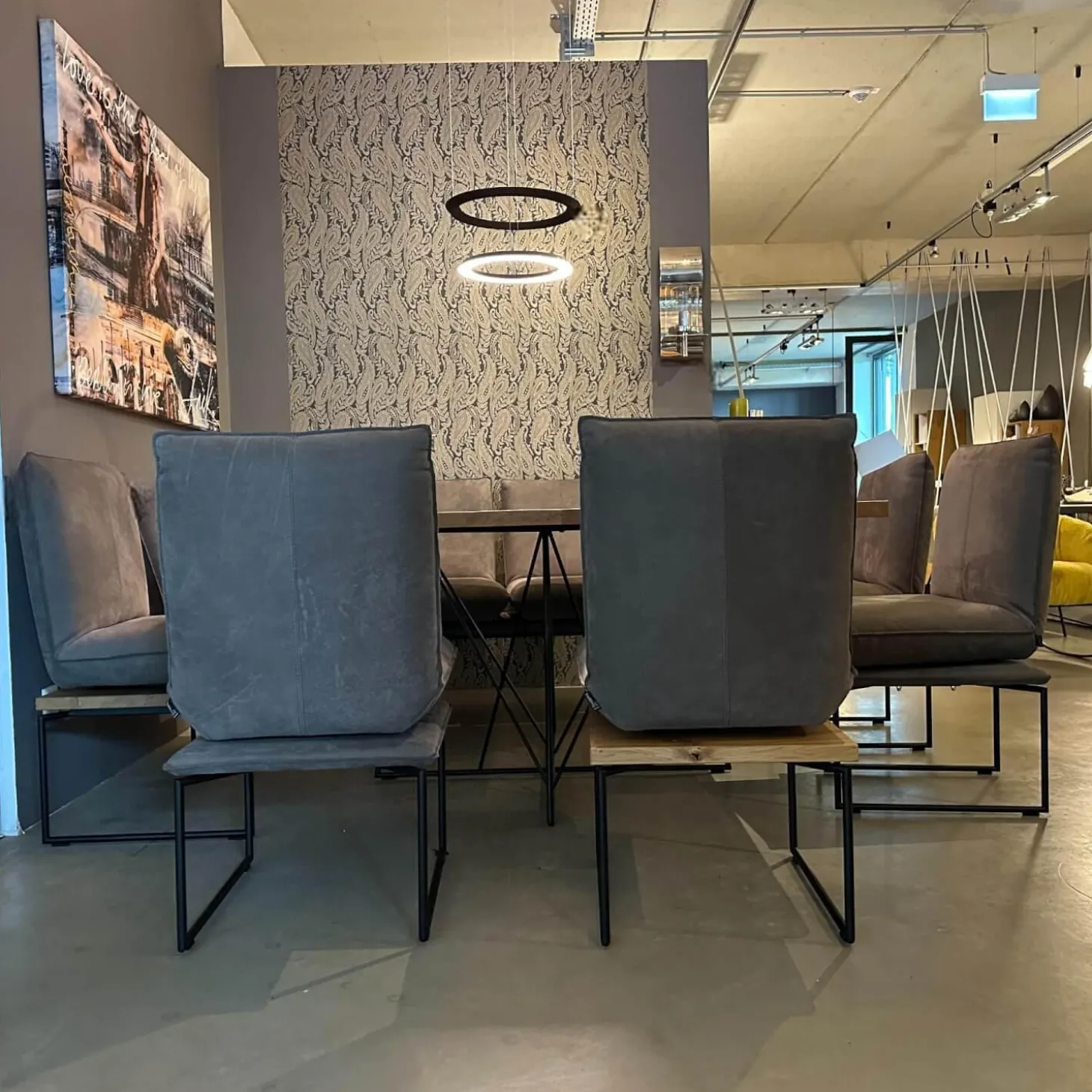 Sitzgruppe Tablo Leder Navajo Elefant 2020 63 Plateau Alteiche Und Plateau Bezogen Leder Untergestell Pulverbeschichtet Schwarz Matt Ohne Tisch