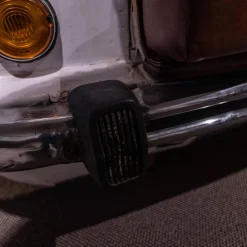 Sofa 21688 Autoform Ambassador mit Scheinwerfern Leder/Metall weiß braun-rot Vintage