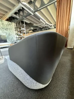 Sofa 260 Lago Stoff Grau Rücken Leder Schwarz Füße Schwarz