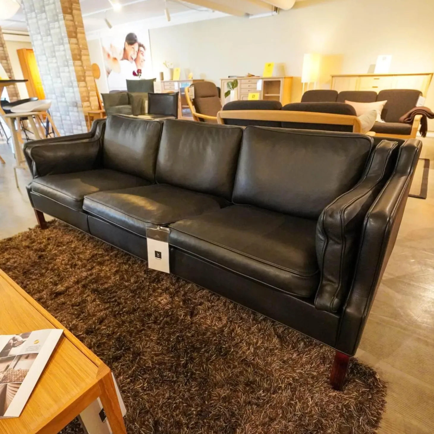 Sofa 74 Mass Bezug Leder Schwarz Gestell Mahagoni Gebeizt