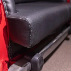 Sofa 21689 Vintage Autoform Ambassador mit Scheinwerfern Leder/Metall schwarz-rot