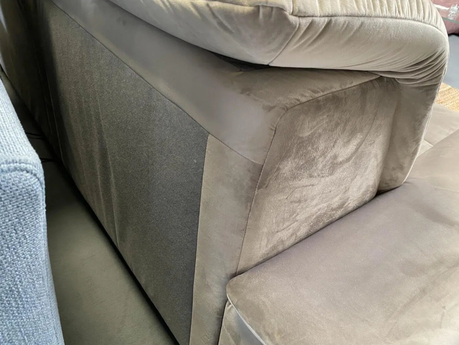 Sofa Abano Stoff Riviera Sand Beige Eckfüße Metall Nickel Satiniert Mit Elektrischer Day Bed Funktion