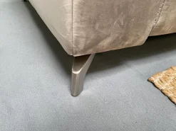 Sofa Abano Stoff Riviera Sand Beige Eckfüße Metall Nickel Satiniert Mit Elektrischer Day Bed Funktion