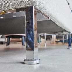 Sofa Alba M Stoff 3637 Beige Grau Fuß Chrom Glänzend Mit Integrierten Kopfstützen