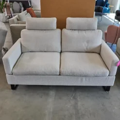 Sofa Alba M Stoff 4430 Beige Grau Fuß Schwarz Mit Integrierten Kopfstützen
