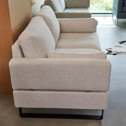Sofa Alba M Stoff 4430 Beige Grau Fuß Schwarz Mit Integrierten Kopfstützen