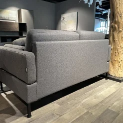 Sofa Alba Stoff 5275 96 Grau Winkelfuß Schwarz Mit Klappbaren Armlehnen
