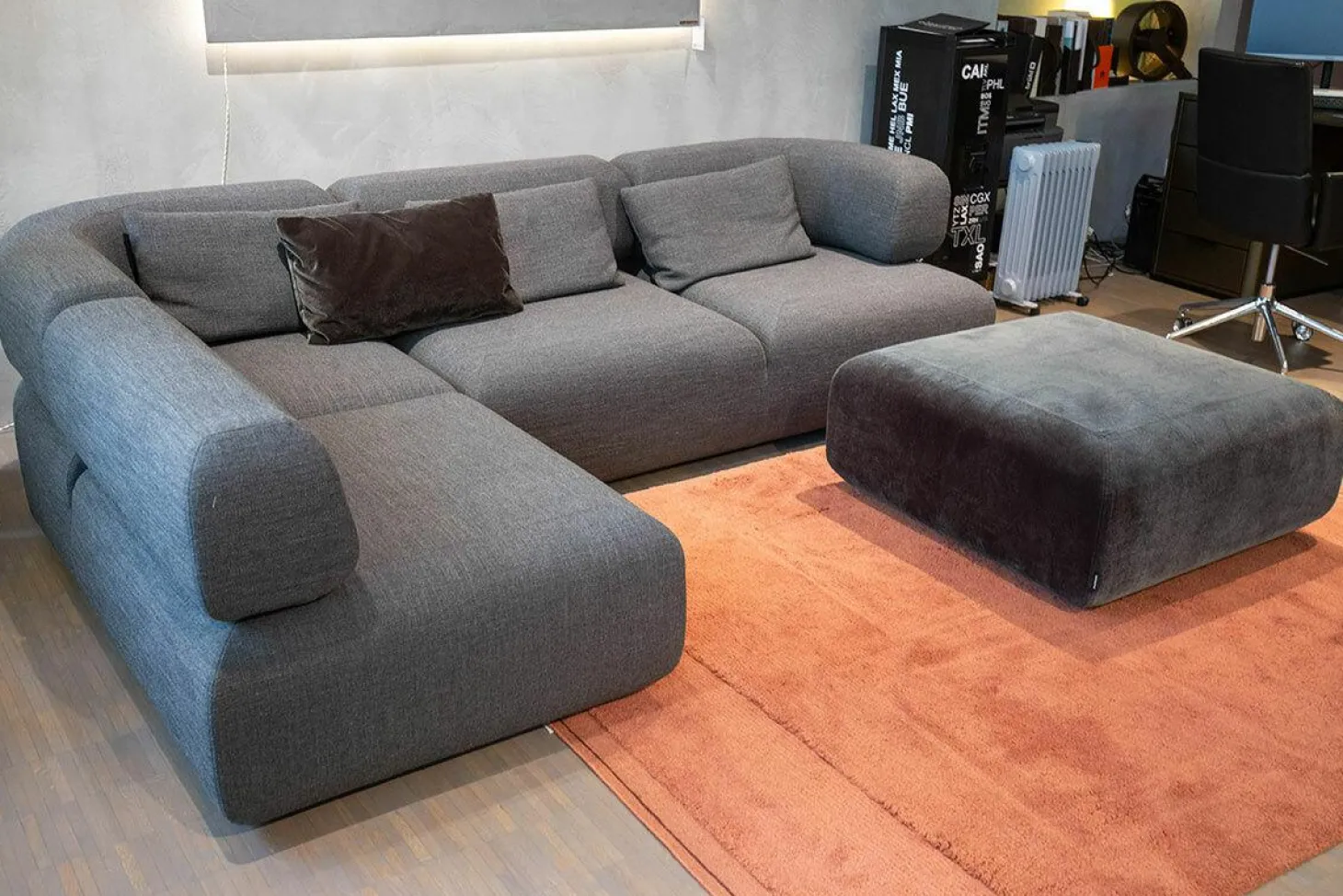 Sofa All Together Stoff 4448-99 Grau Meliert Inklusive Hocker Stoff 4473-98 Dunkelgrau
