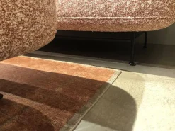 Sofa Andes Stoff Ravenna Fire Rosa Metallfüße Schwarz Grau Pulverbeschichtet Inklusive Hocker Und Kissen