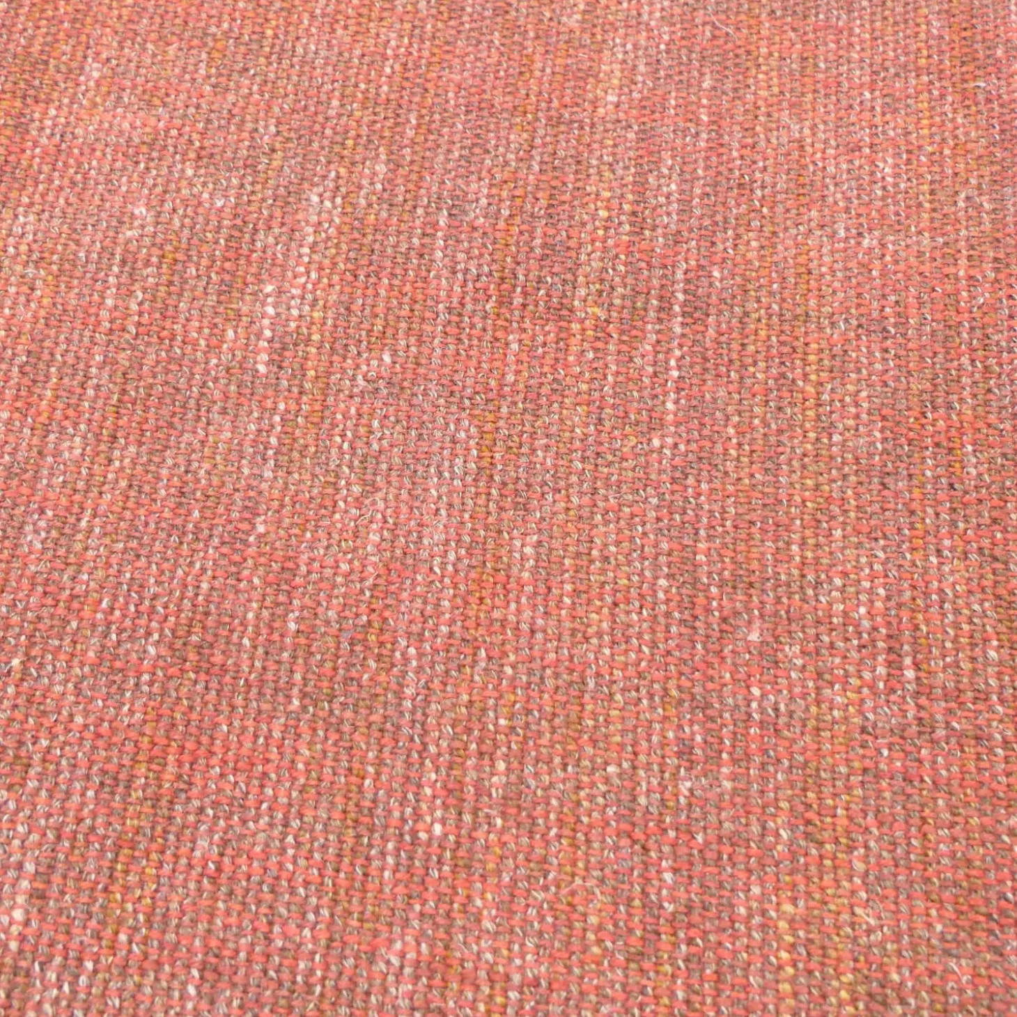 Sofa Avalanche Stoff 9202 Dunkelrot Rot Ablage Und Gestell Lack RAL 3009 Oxidrot Rot Mit Hocker