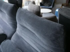 Sofa Avalanche Stoff 8145 Dunkelgrau Fuß M21 Lack Anthrazit Mit Hocker Und Lendenrollen