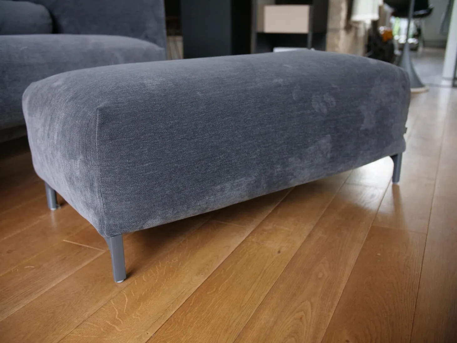 Sofa Avalanche Stoff 8145 Dunkelgrau Fuß M21 Lack Anthrazit Mit Hocker Und Lendenrollen