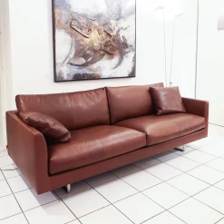Sofa Axel 3.5-Sitzer Bezug Leder Rancho Sienna L50 Kufengestell Edelstahl