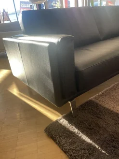 Sofa Bellice 679 Leder Senso Schwarz Füße Sobrio Aluminium