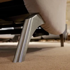 Sofa Boston 4171 Stoff Novano Cloud Grau Metallfüße Edelstahloptik Kopfteil Höhenverstellbar Mit Lendenkissen