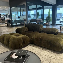 Sofa Camaleonda Stoff 400 Enia Olivgrün Extra Grün Füße Buchenholz Natur Inklusive Hocker