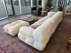 Sofa Camaleonda Stoff Enia Elfenbeinweiß mit Hocker