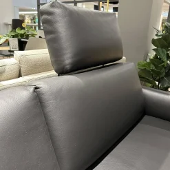 Sofa Cara 009 In Leder 38.110 Verkehrschwarz Schwarz Niedriges Rückenkissen Sitzkomfort Classic Mit Kopfstütze Und Kissen