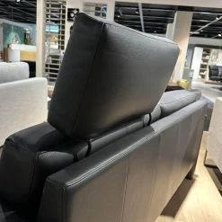 Sofa Cara 009 In Leder 38.110 Verkehrschwarz Schwarz Niedriges Rückenkissen Sitzkomfort Classic Mit Kopfstütze Und Kissen