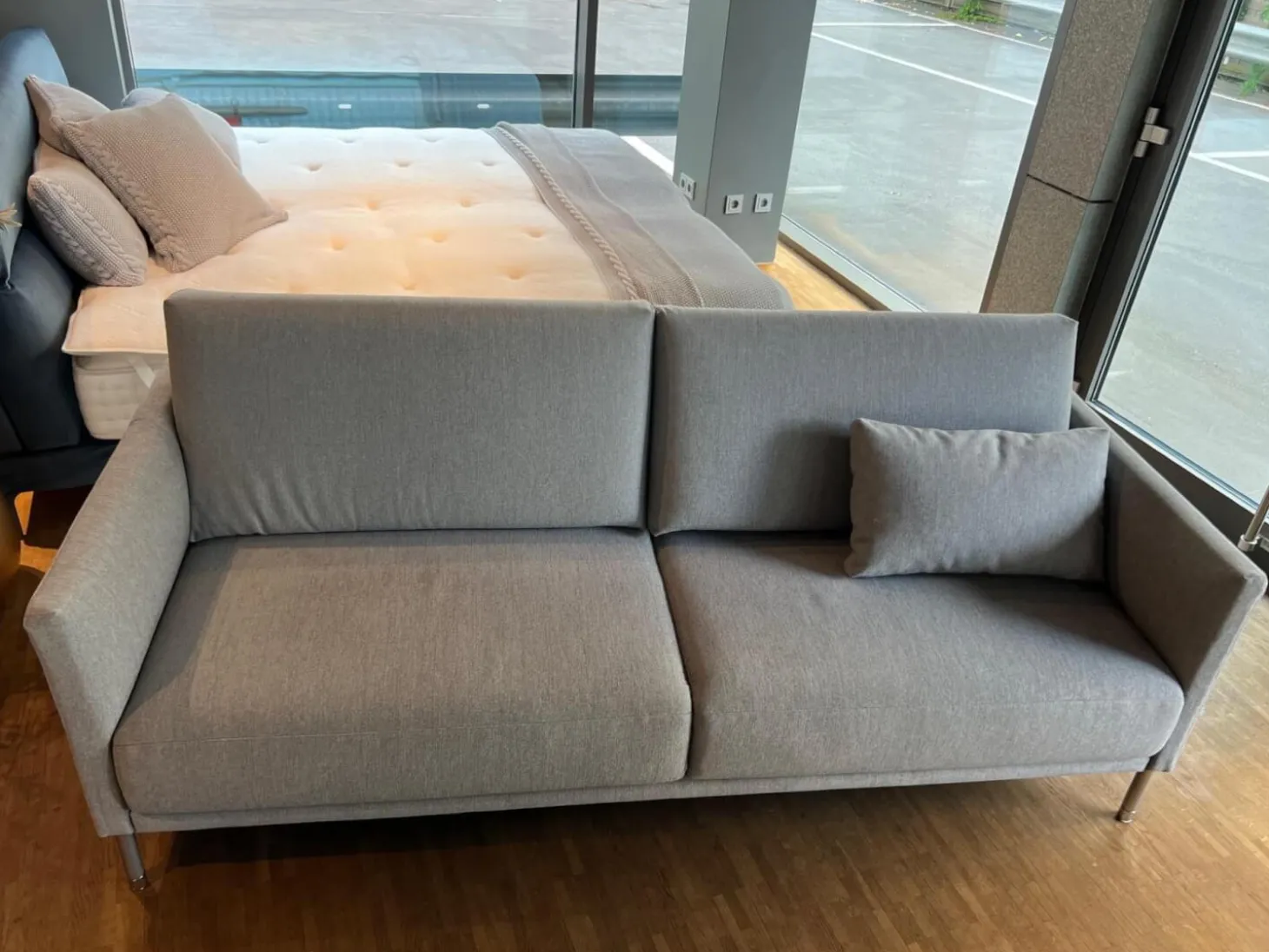 Sofa Cara Bezug Stoff 14.113 Silbergrau Fuß Metallrundrohr Mattchrom Mit Filzgleitern