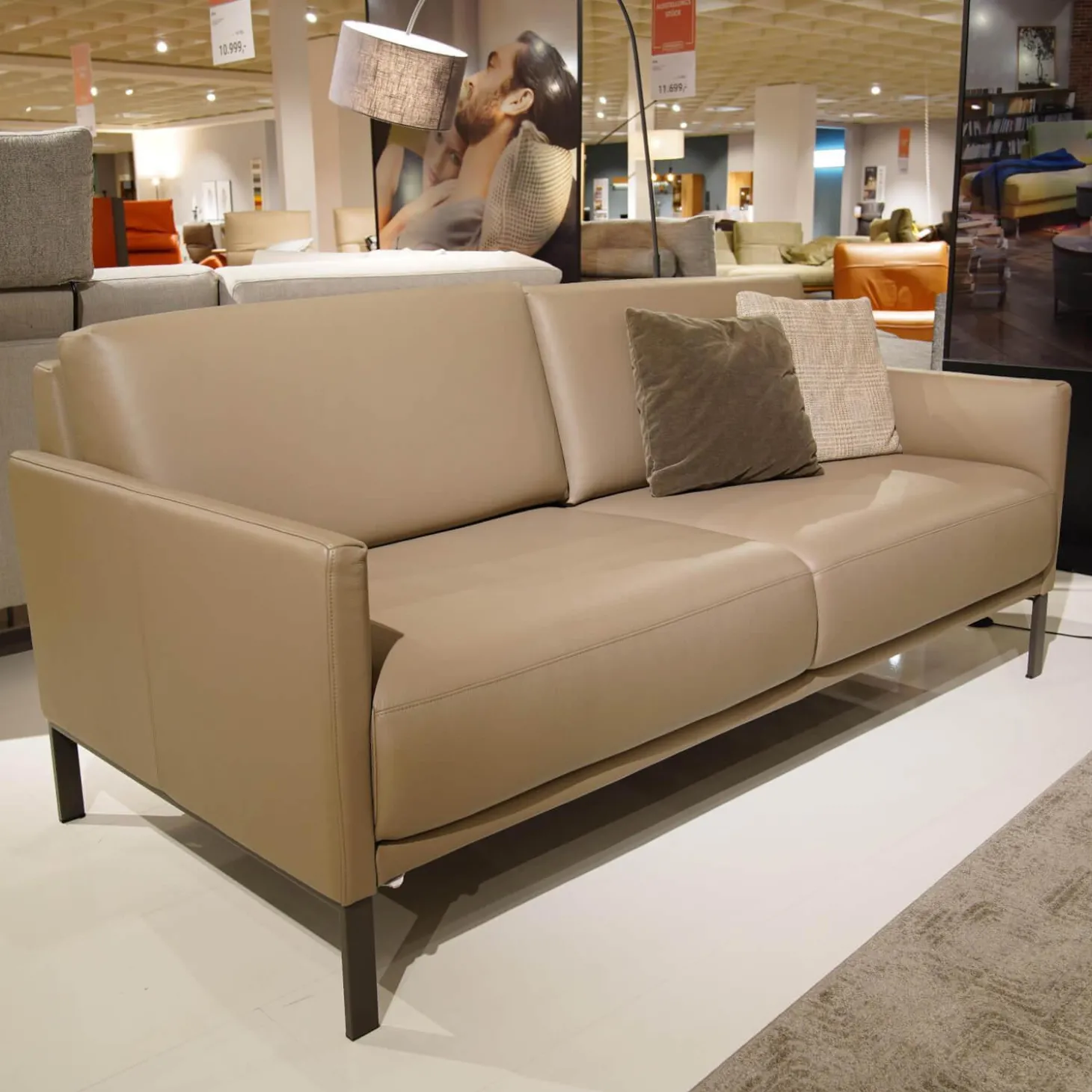 Sofa Cara H-SOB SB168 Bezug Leder 38.102 Beigegrau Inklusive 2 Kissen