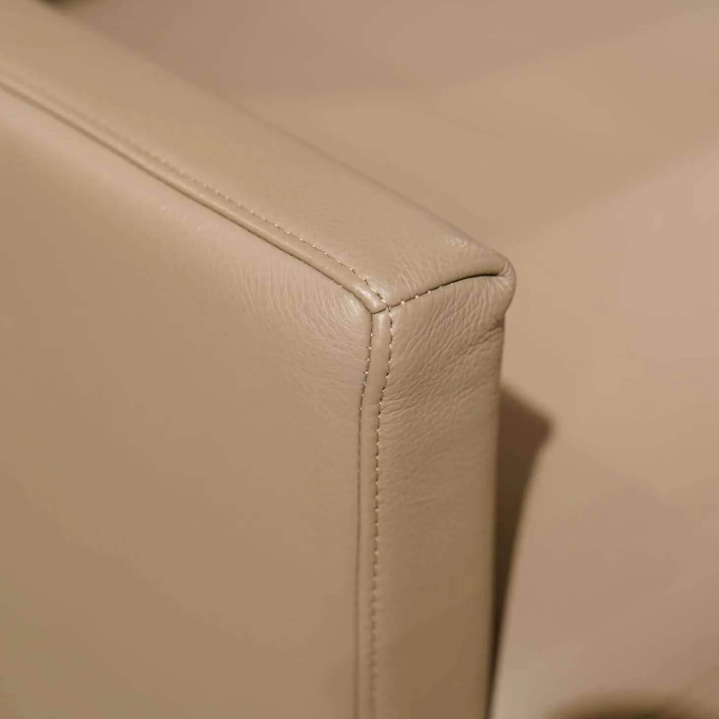 Sofa Cara H-SOB SB168 Bezug Leder 38.102 Beigegrau Inklusive 2 Kissen