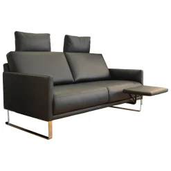 Sofa Cara SB168 Leder 38.109 Graublau Kufe Glanzchrom mit Beinauflage