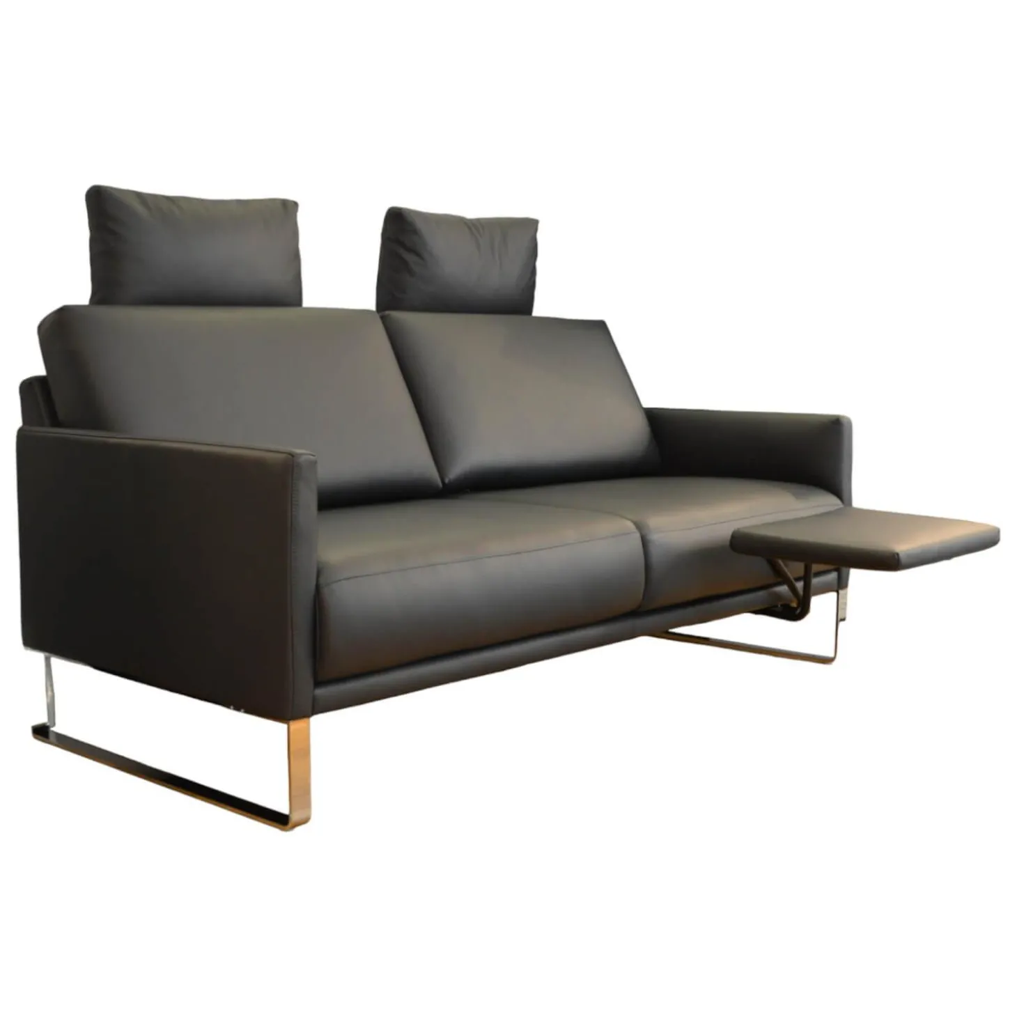 Sofa Cara SB168 Leder 38.109 Graublau Kufe Glanzchrom mit Beinauflage