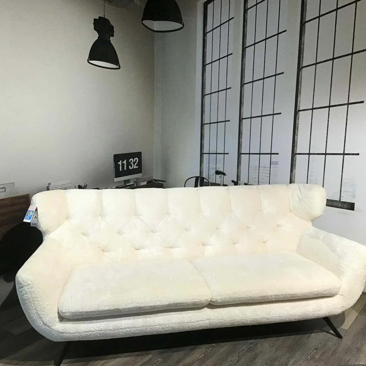 Sofa Chira Stoff Shaun White Weiß Füße Metall 839 Schwarz Matt