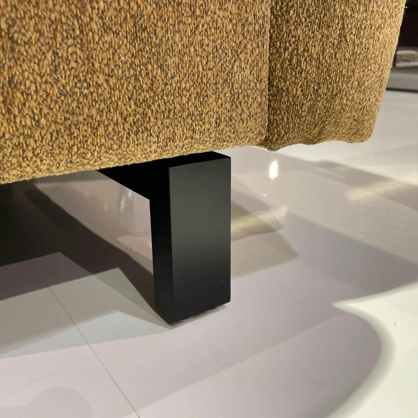 Sofa CL 970 Stoff 2037.68 Osino Holzkufe Buche Schwarz