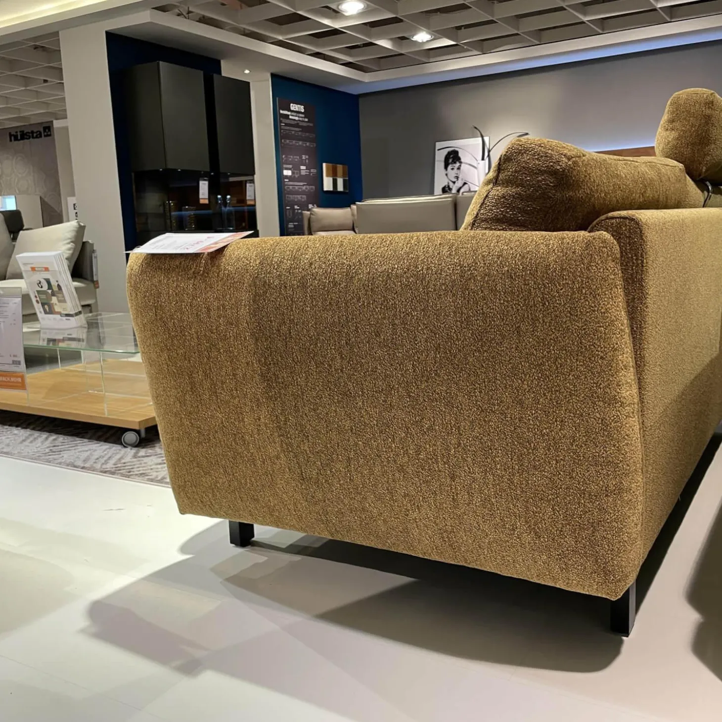 Sofa CL 970 Stoff 2037.68 Osino Holzkufe Buche Schwarz