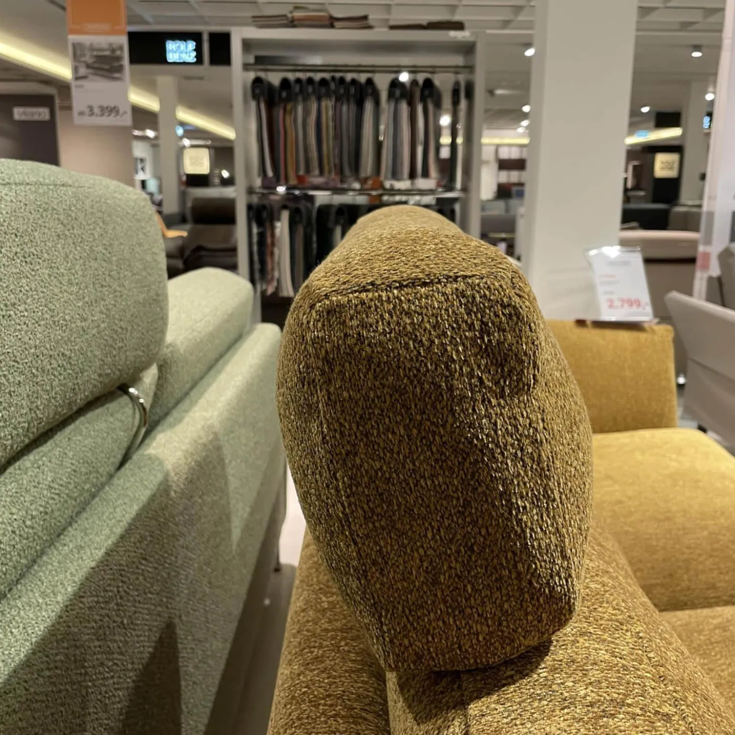 Sofa CL 970 Stoff 2037.68 Osino Holzkufe Buche Schwarz