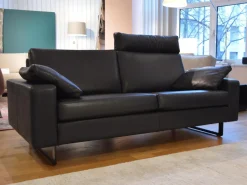 Sofa Conseta 87 Bodenfrei Leder 913 Puro Schwarz mit 2 Kissen und Kopfstütze