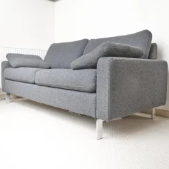 Sofa Conseta Bezug Stoff 5010 Anthrazit Schmalfuß Chrom Bodenfrei Inklusive 2 Kissen