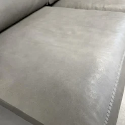 Sofa Conseta Leder Puro 911 Schlamm Grau Braun Metallkufen Schwarzchrom Inklusive 2 Armlehnkissen